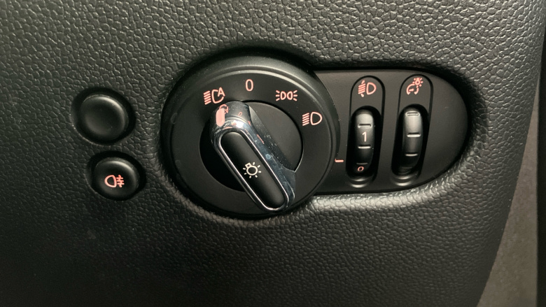 MINI Hatchback 1.5 Cooper Classic 5dr Auto Petrol Hatchback